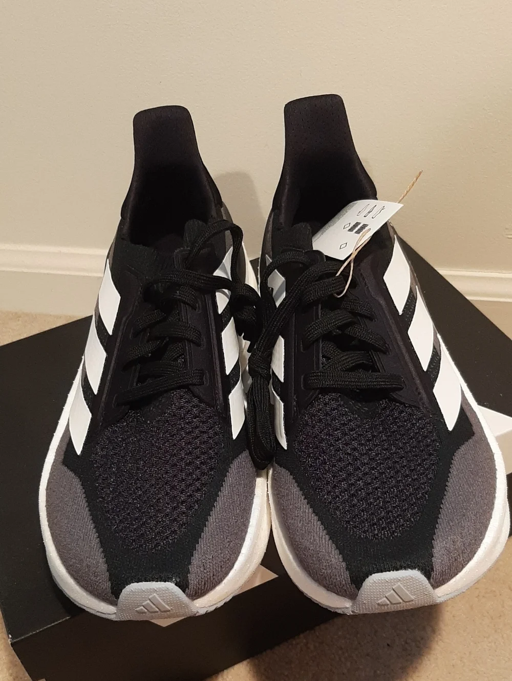 adidas NIB  Black and White Ultraboost 5X Running Shoe Size 8